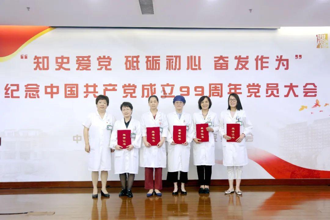 爱因斯坦：当我还是少年时，就已明白大多人的努力与追求毫无价值