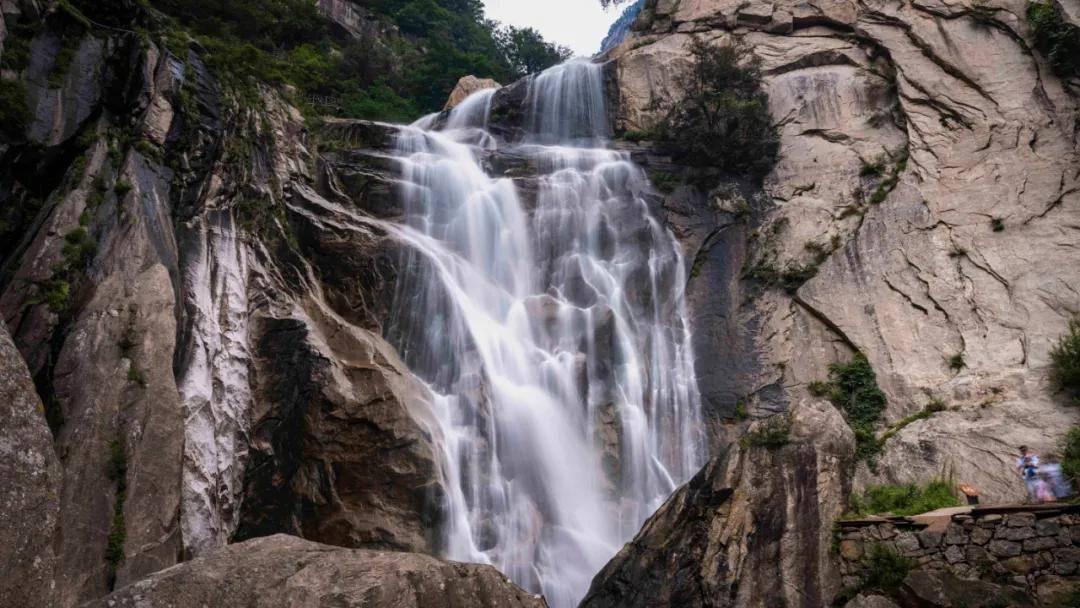 稷山：民俗打铁花，助力年货节