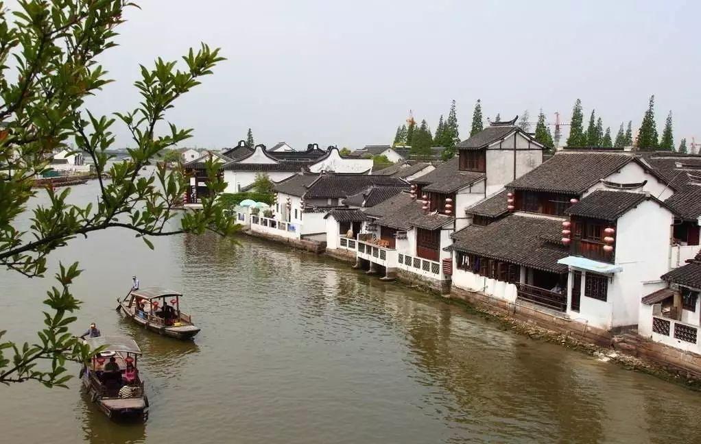 保时捷帕拉梅拉LB液态金属龙血红,明艳又张扬,但不俗气